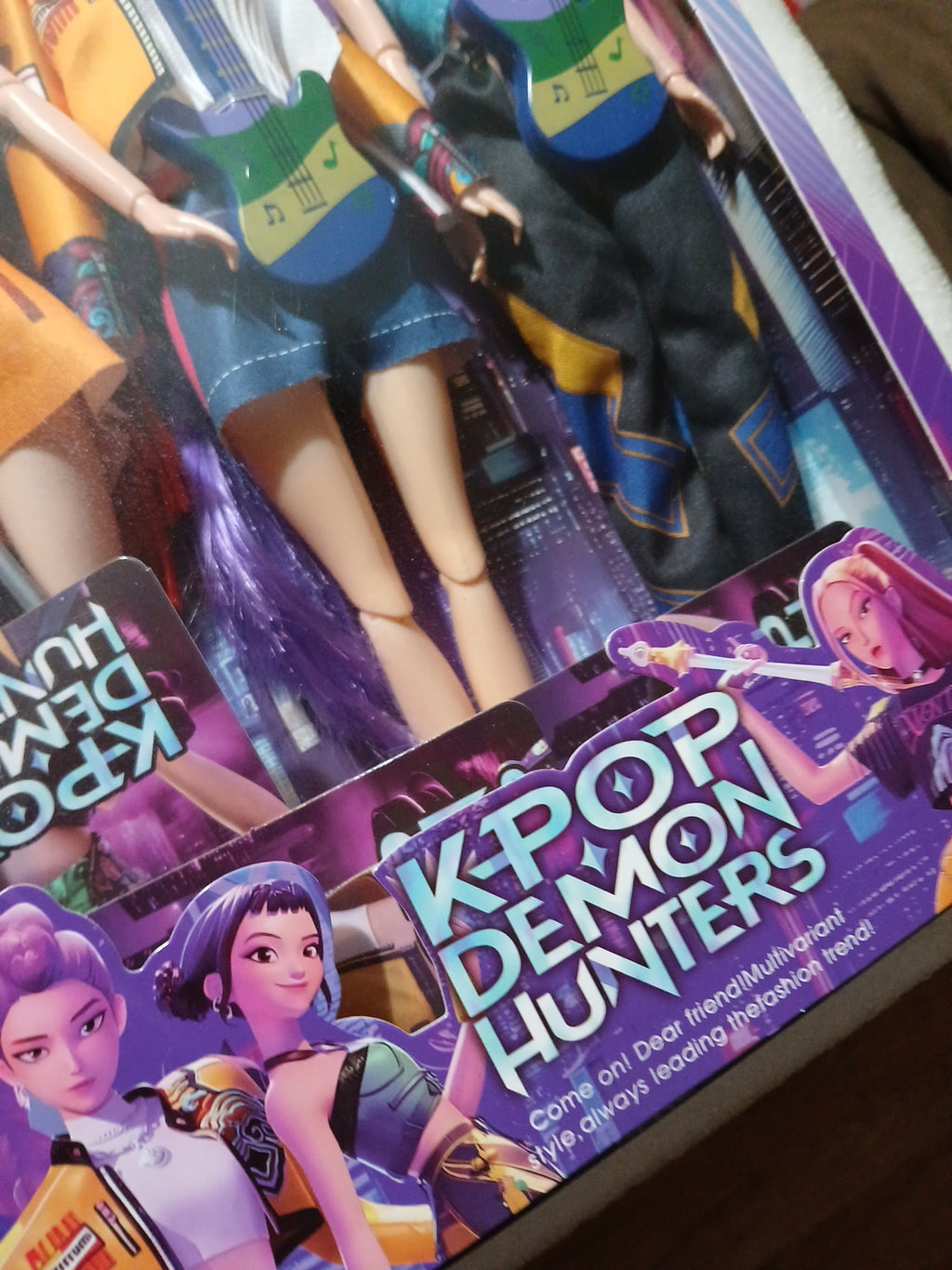 Netflix Kpop Demon Hunter 3 set dolls with stand and trading cards new in the box