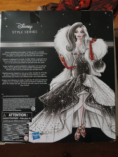 Disney series  Cruella Deville VII collectible figure with a stand