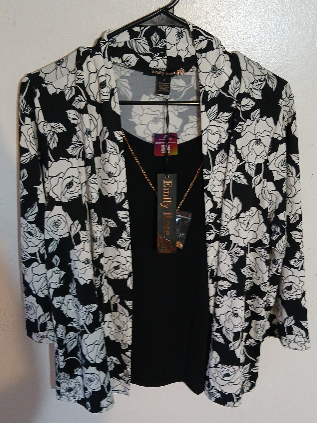 Emily Rose Women’s Top Blouse Black With Floral With Chain Size L