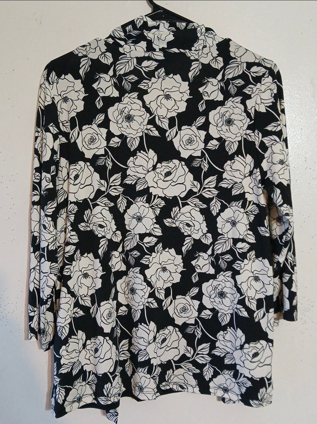 Emily Rose Women’s Top Blouse Black With Floral With Chain Size L
