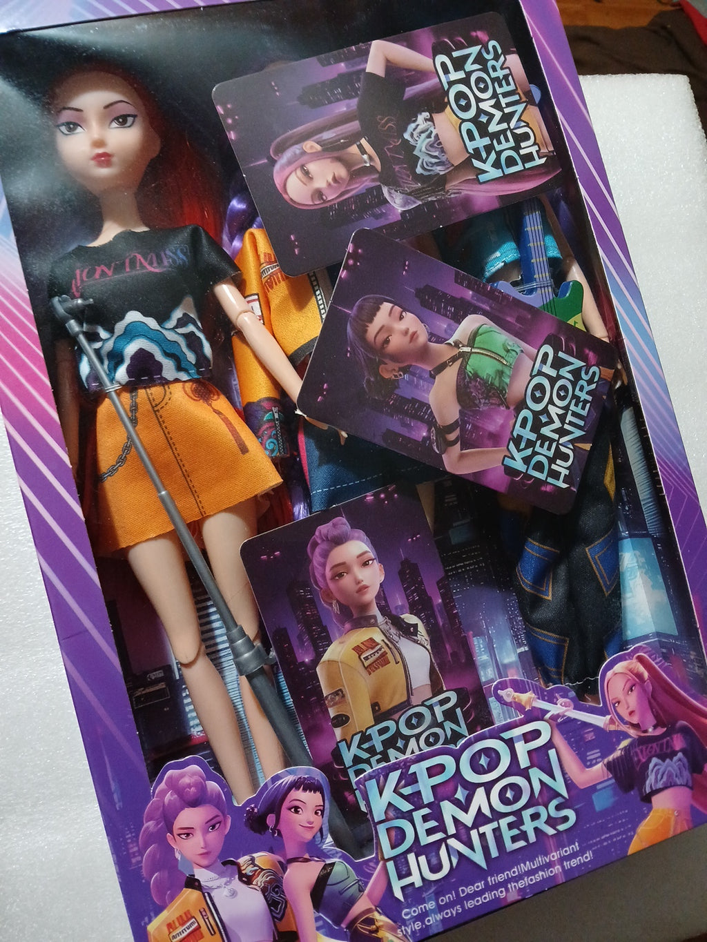 Netflix Kpop Demon Hunter 3 set dolls with stand and trading cards new in the box