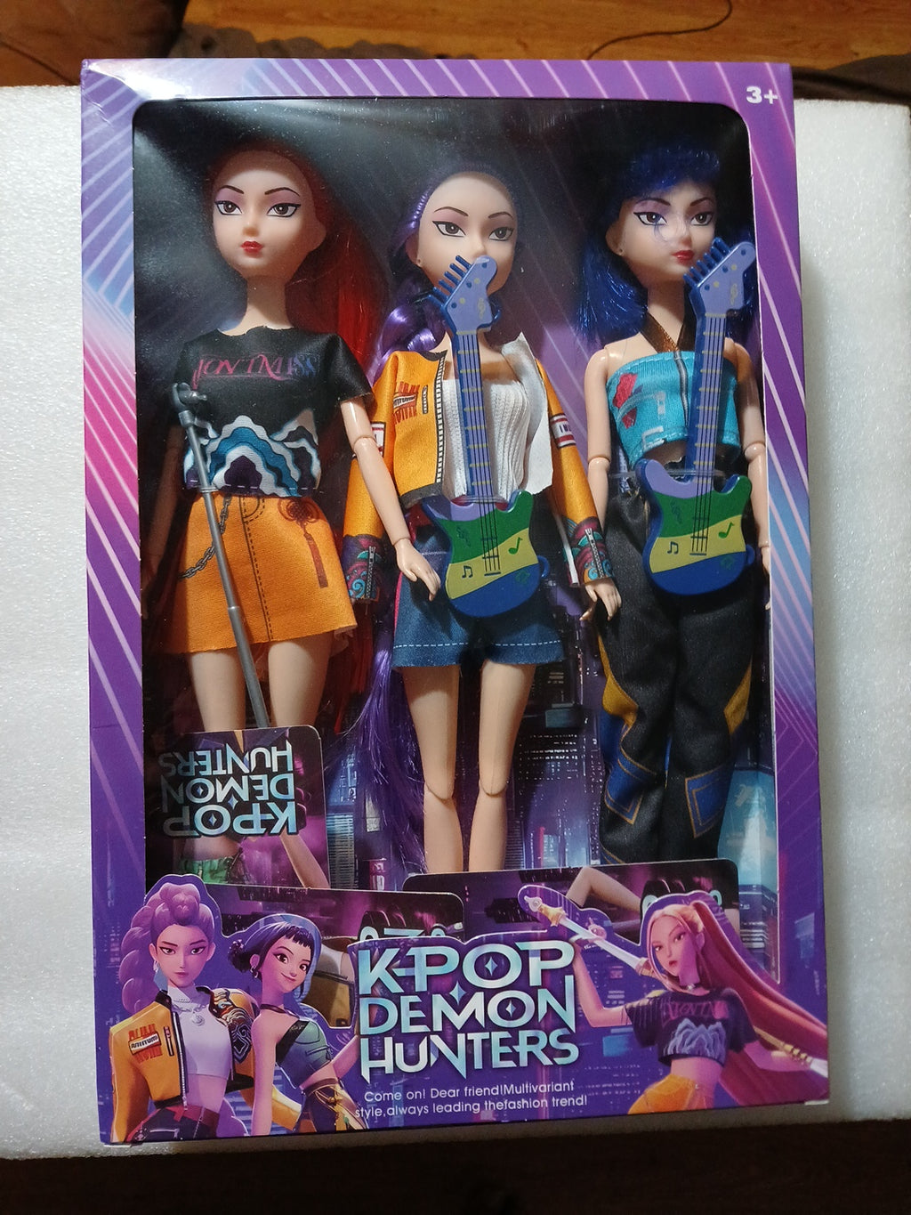 Netflix Kpop Demon Hunter 3 set dolls with stand and trading cards new in the box