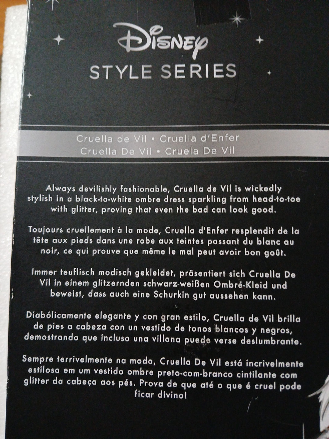 Disney series  Cruella Deville VII collectible figure with a stand