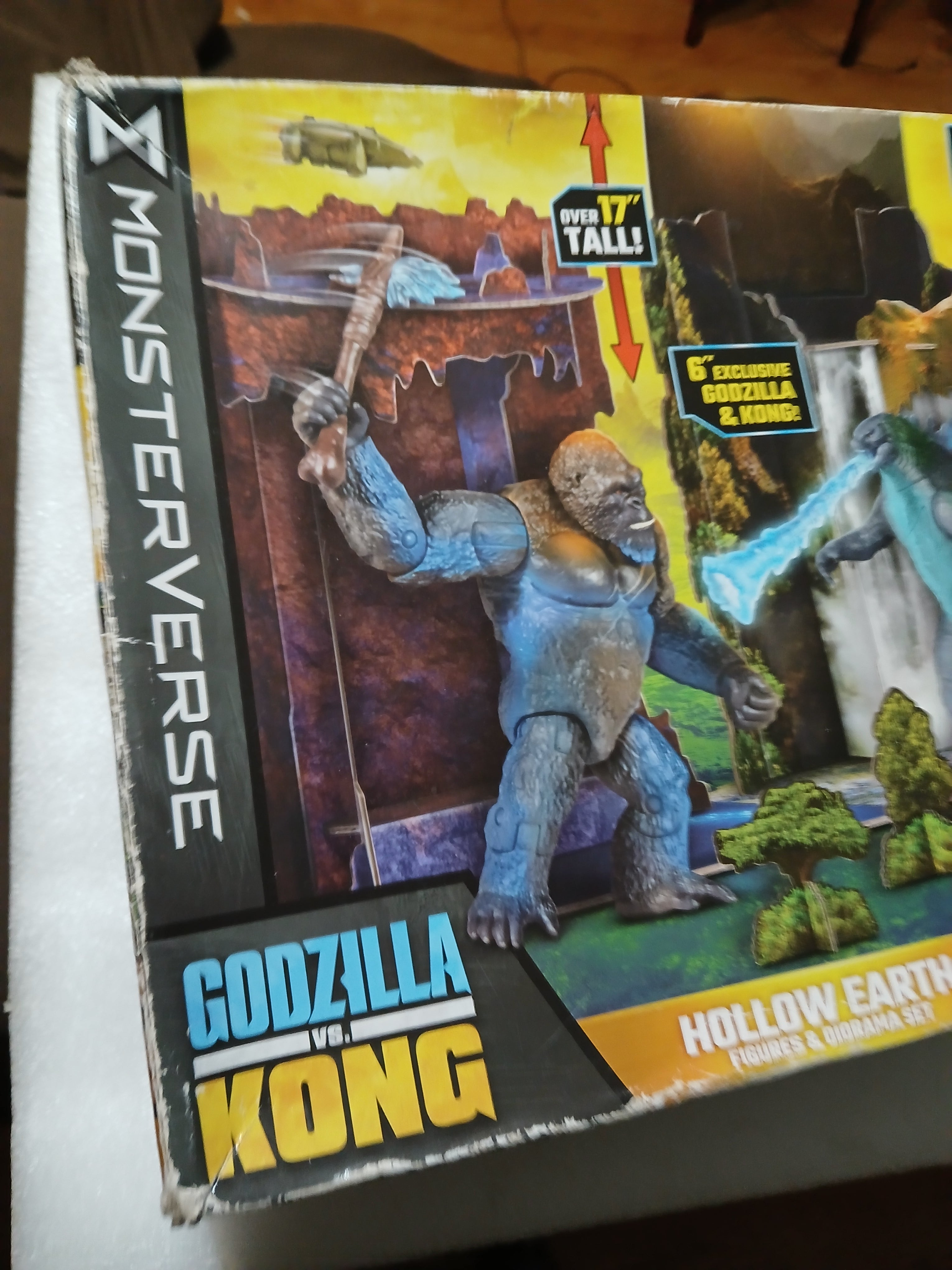 Monster Verse Godzilla VS Kong Hollow Earth Figure  & Diorama Set