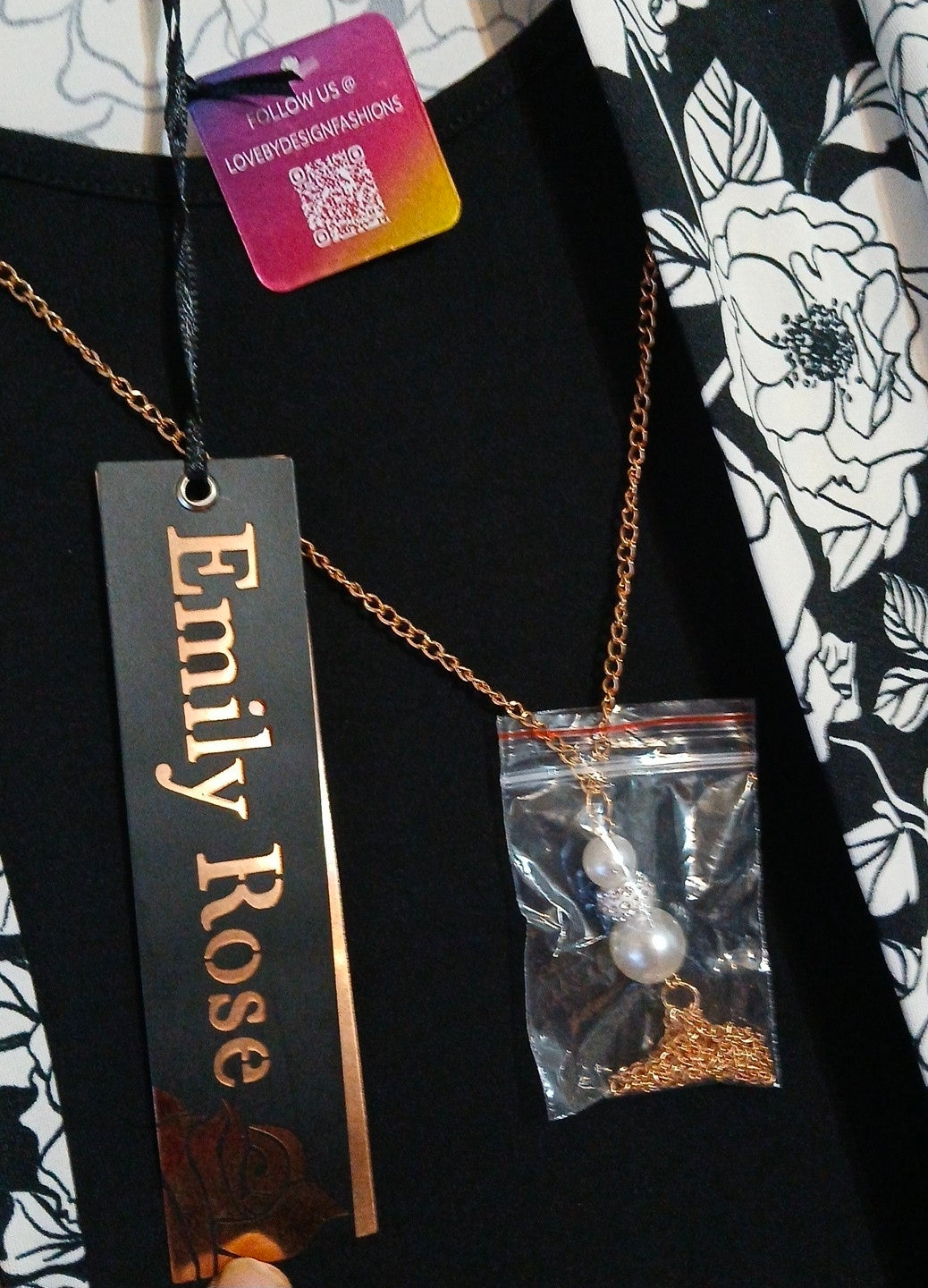 Emily Rose Women’s Top Blouse Black With Floral With Chain Size L