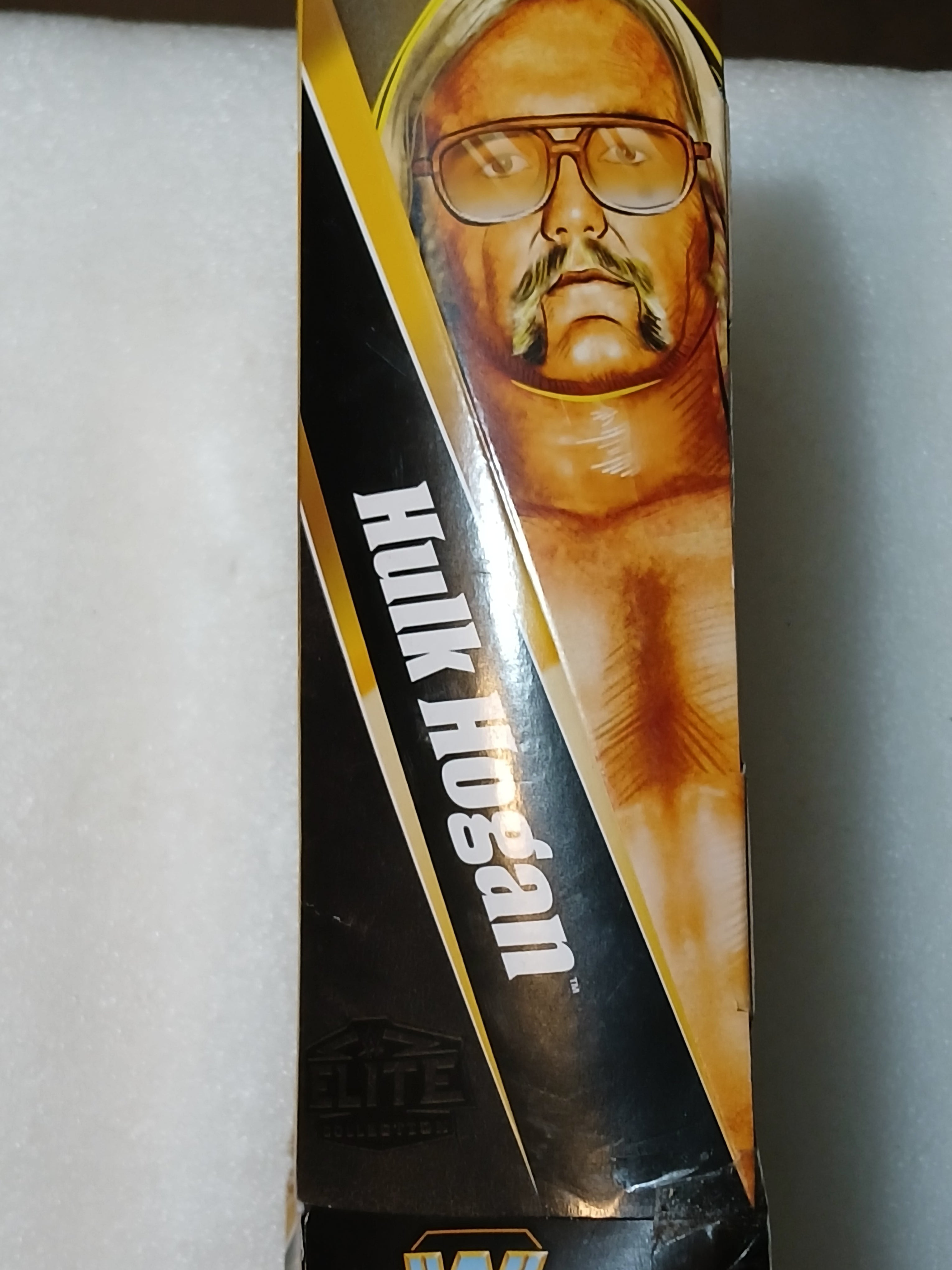 Mattel WWE Wrestling Hulk Hogan Elite Collection  Legends  Series 24 Action figure Box Has A Little damage