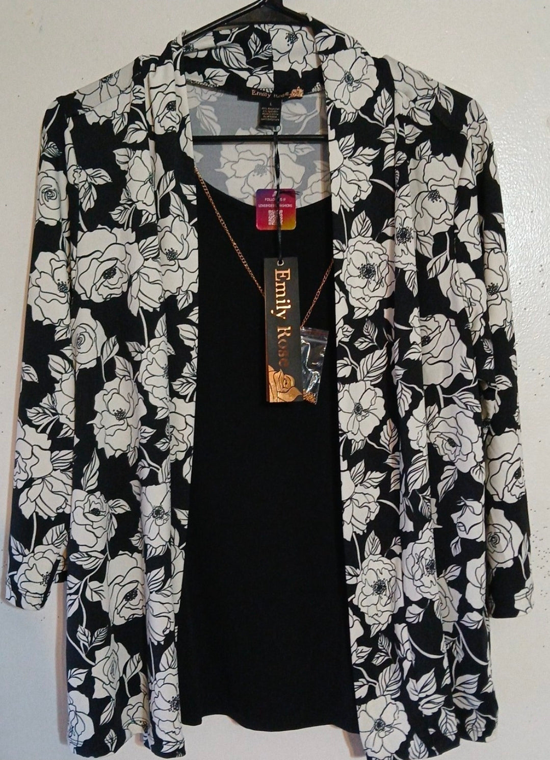 Emily Rose Women’s Top Blouse Black With Floral With Chain Size L