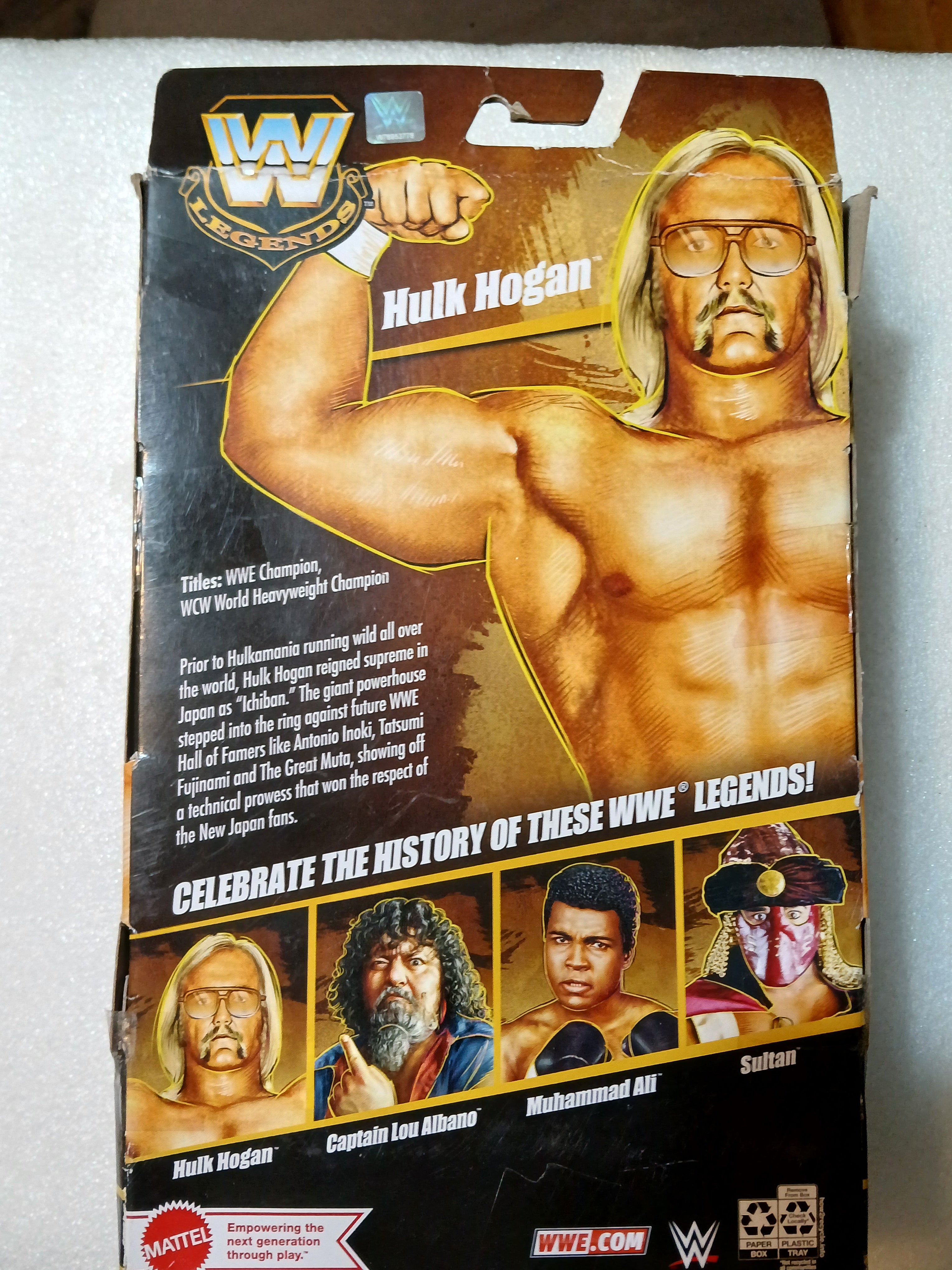 Mattel WWE Wrestling Hulk Hogan Elite Collection  Legends  Series 24 Action figure Box Has A Little damage
