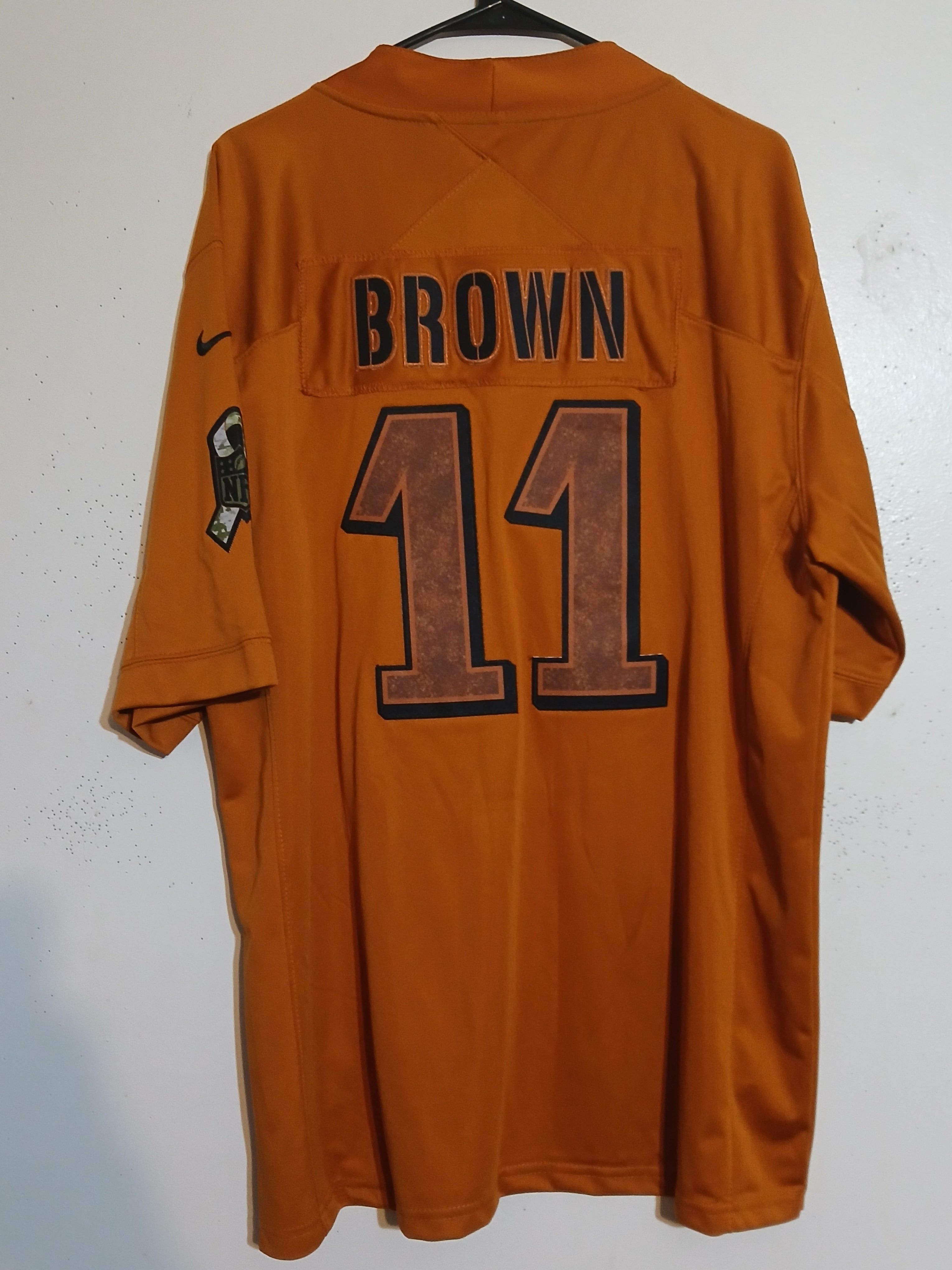 Nike Philadelphia Eagles AJ Brown salute to the Troops cancer awareness Jersey Size XL