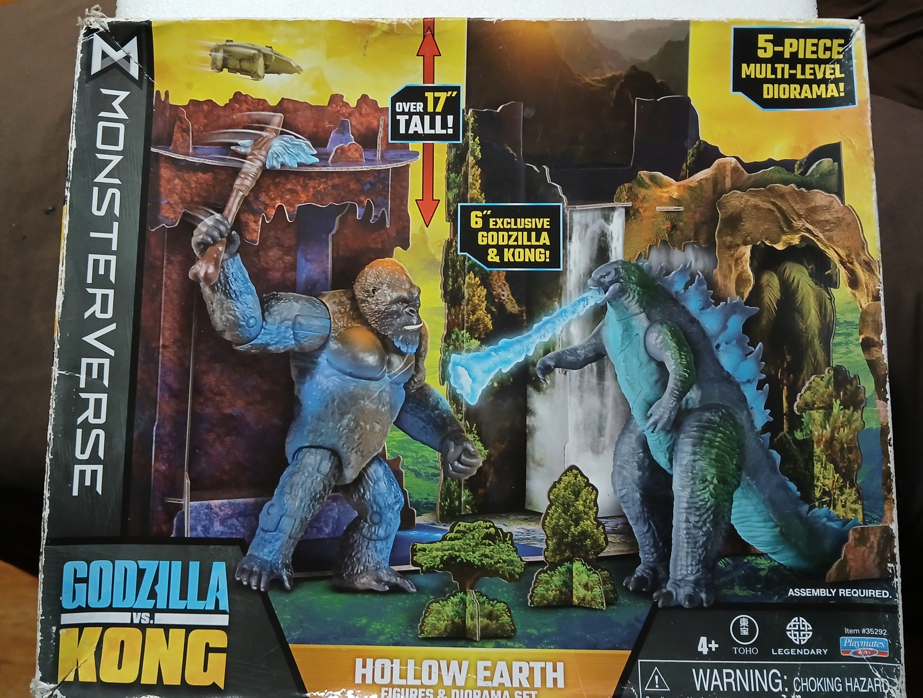 Monster Verse Godzilla VS Kong Hollow Earth Figure  & Diorama Set